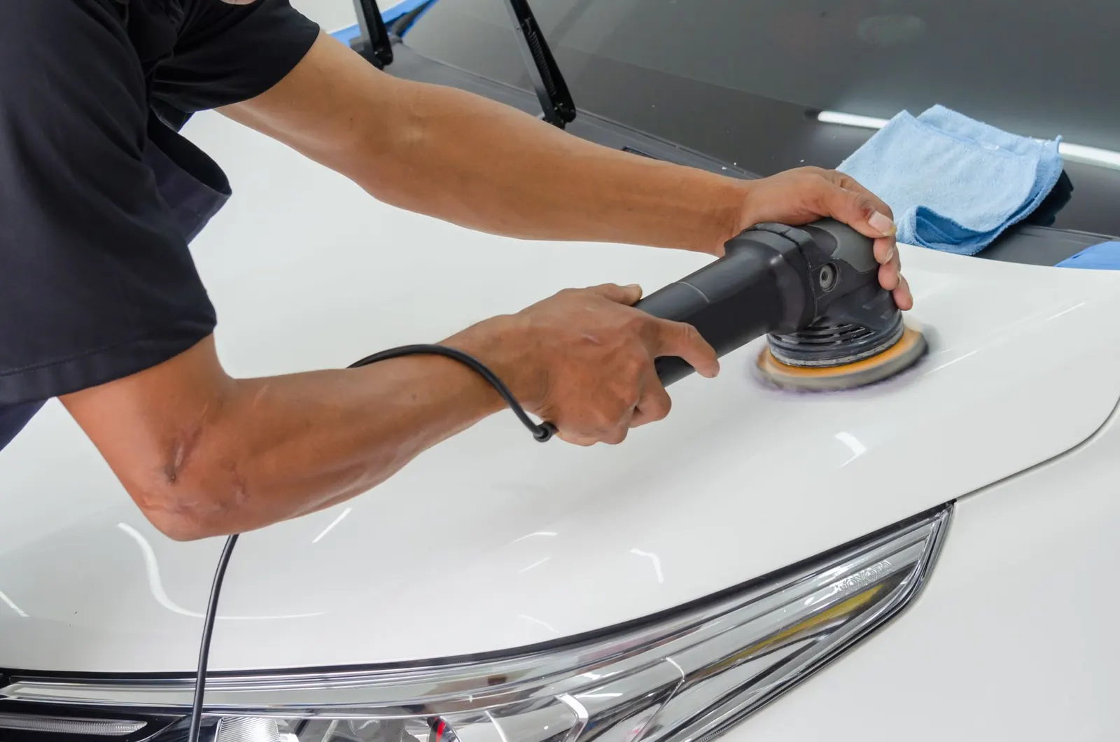 Car polishing in Burnsville